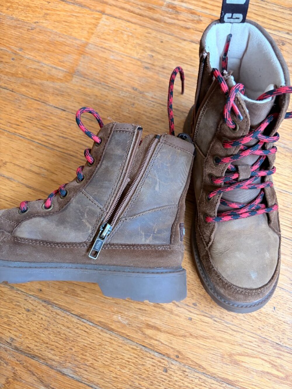 Ugg kids brown lace up boot - Picture 2 of 2